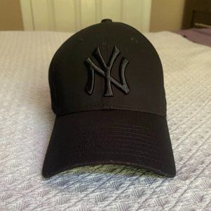 Black New Era Yankees 9FORTY Strapback Baseball Cap